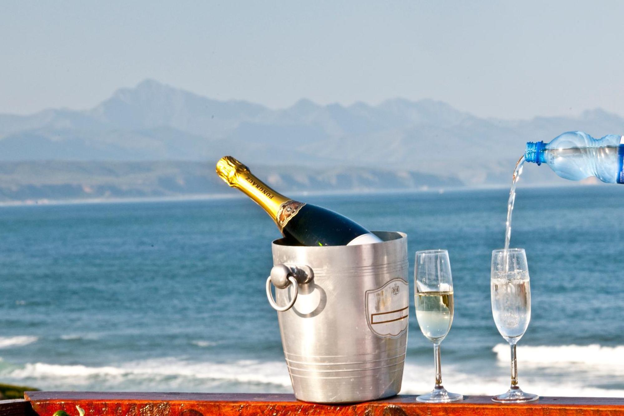 Dolphins' Playground Beachfront B&B Plettenberg Bay Exterior foto